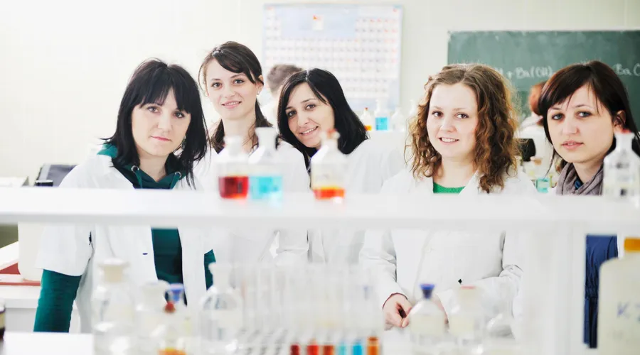 2025 Yılında İhtiyaç Fazlası 10 Bin Eczacı Olacak