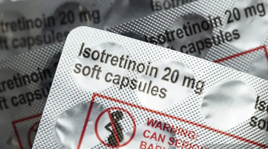 İzotretinoin Kullanımı: Akne Tedavisinde Güvenli ve Etkin Yaklaşım