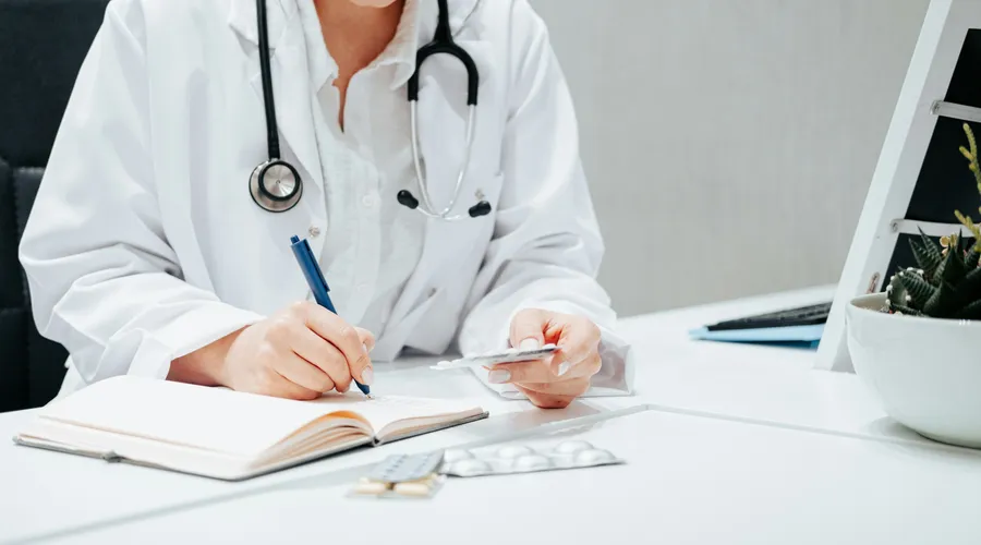 Aile Hekimliği Sisteminde Önemli Değişikliklere Gidiliyor: Hekimler Ücretli Rapor Yazabilecek