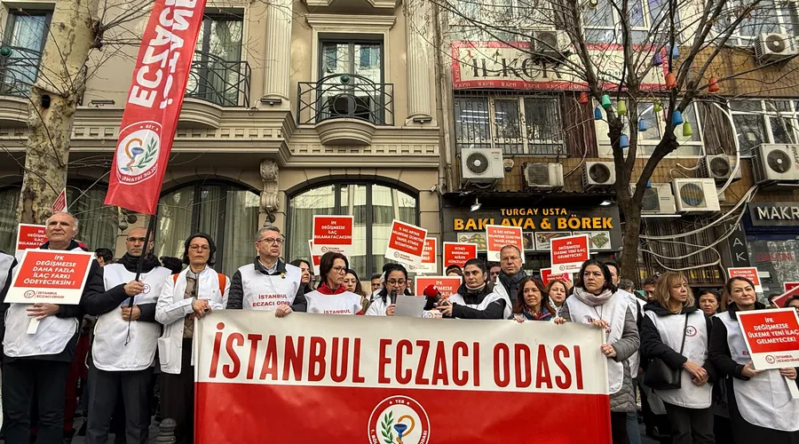 Eczacılar İstanbul'da Sesini Yükseltti: "İlaçta Tasarruf Halk Sağlığını Tehlikeye Atıyor!"