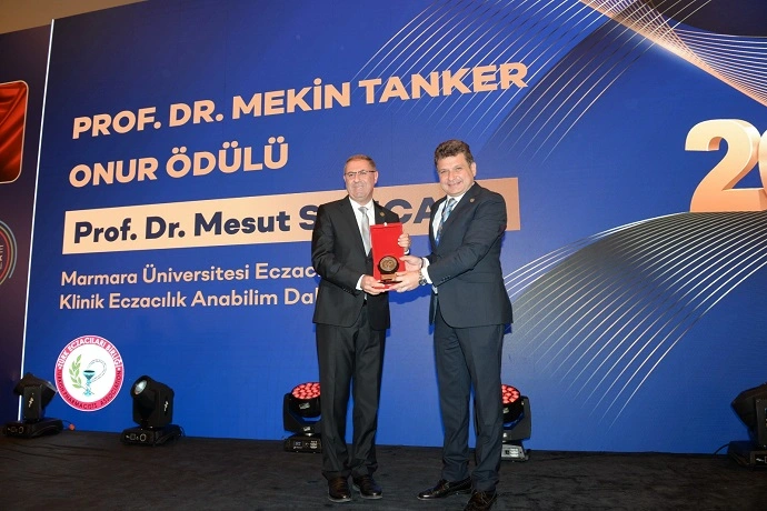 Türk Eczacıları Birliği ve Eczacılık Akademisi Ödülleri Sahiplerini Buldu!