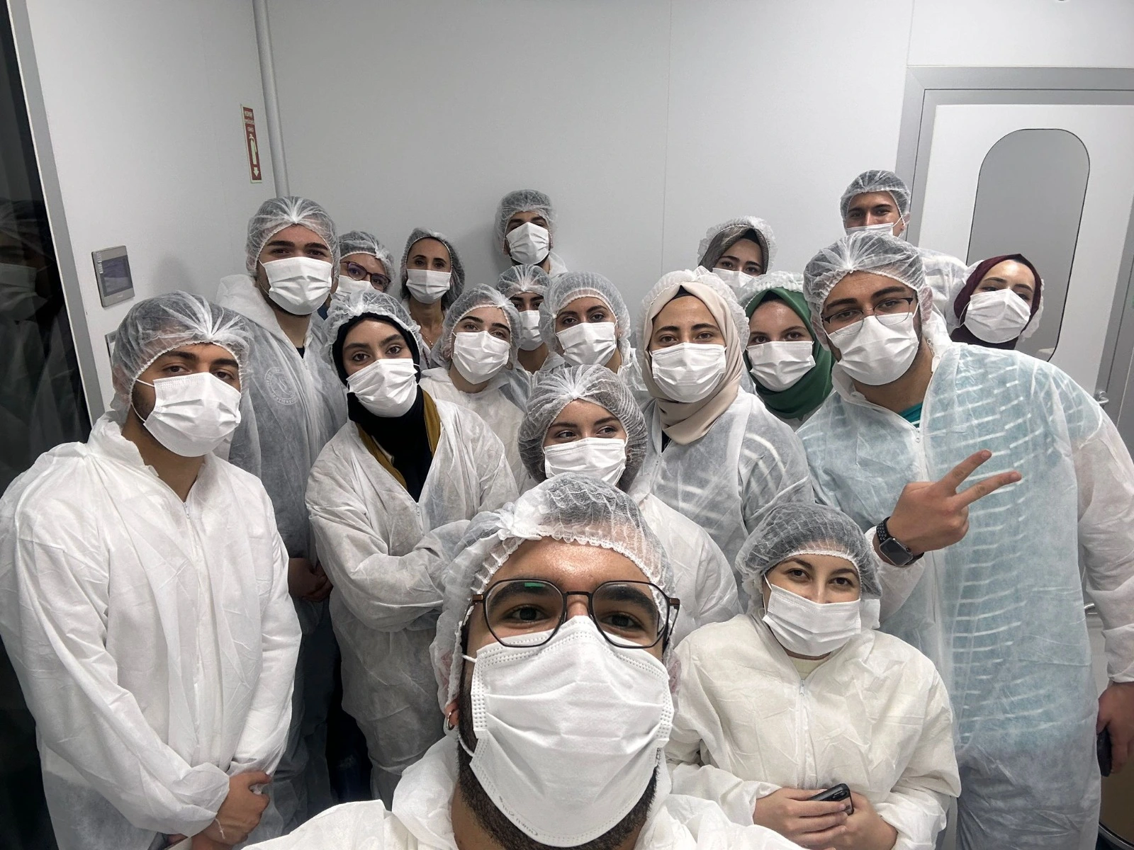 İstanbul Yeni Yüzyıl Üniversitesi Öğrencileri Tab İlaç Fabrikası'nda