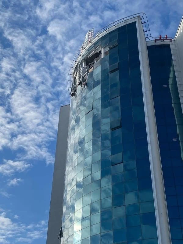 Ambulans Helikopter Hastaneye Çarparak Düştü, Dört Kişi Hayatını Kaybetti