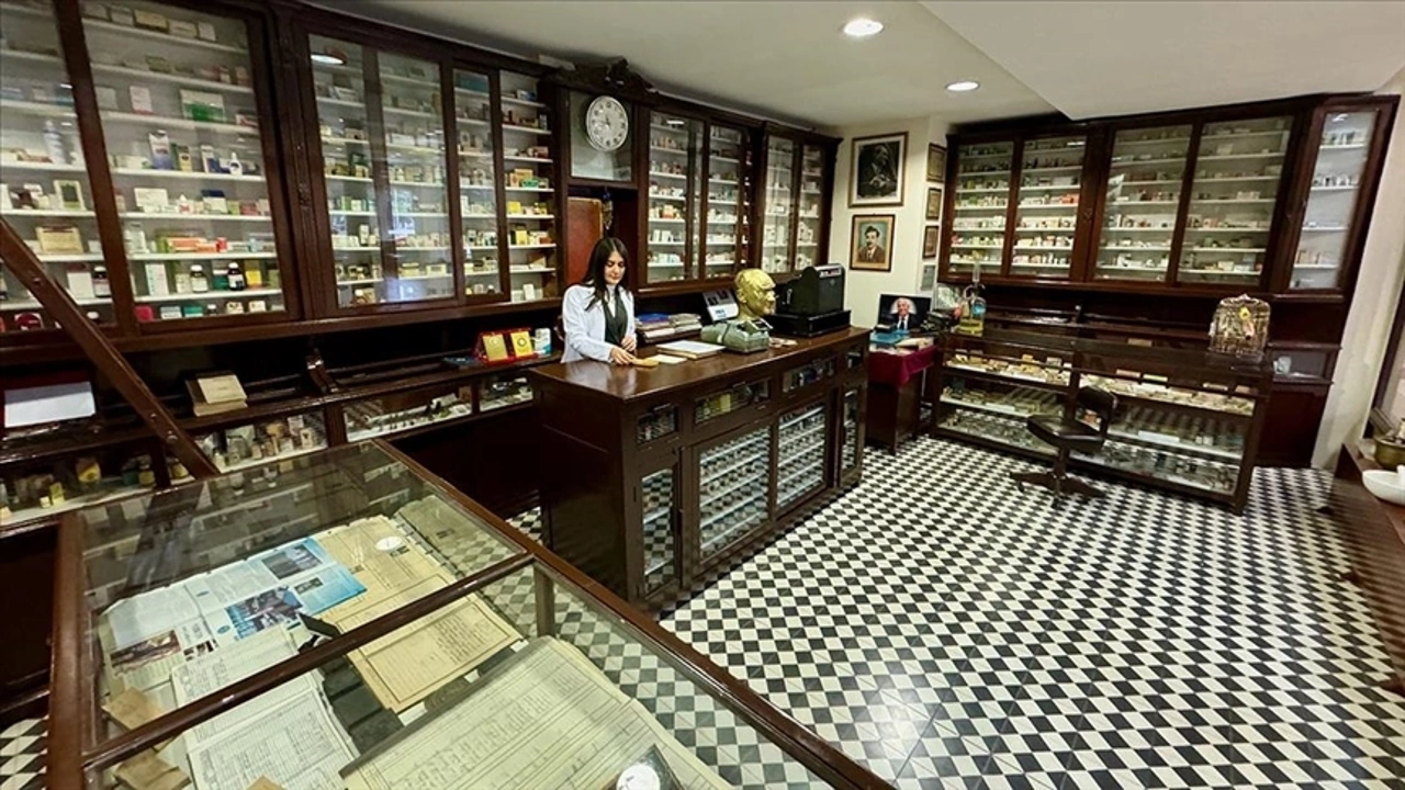 Asırlık "Sıhhat Eczanesi" Öğrenci Yetiştirmeye Devam Ediyor