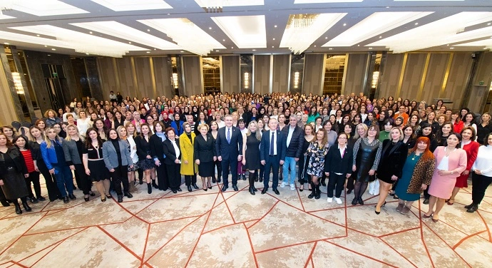 Kadın Eczacılar 8 Mart Dünya Emekçi Kadınlar Günü'nde Ankara'da Bir Araya Geldi