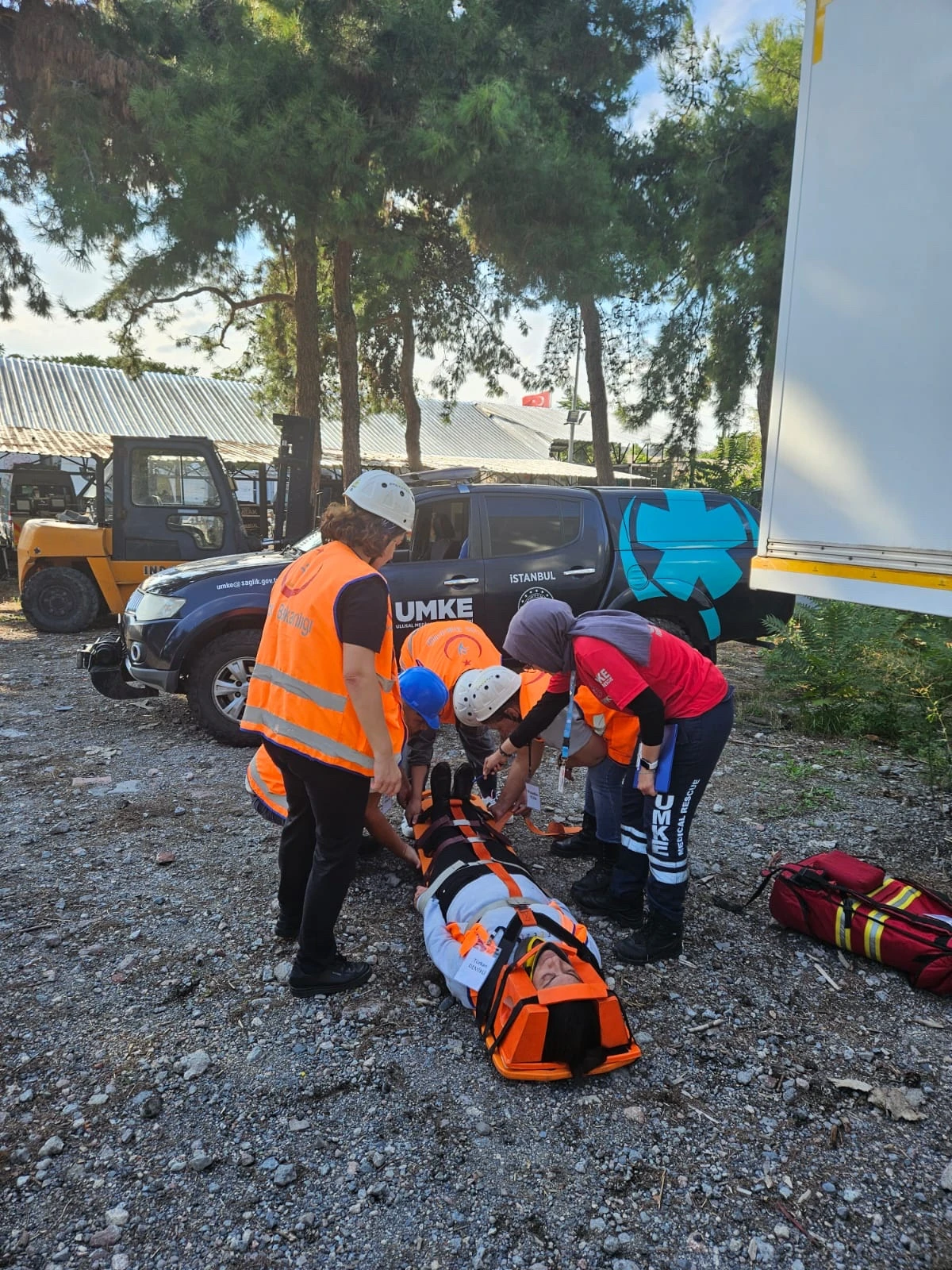 İstanbul Eczacıları UMKE Eğitimiyle Depreme Hazırlanıyor