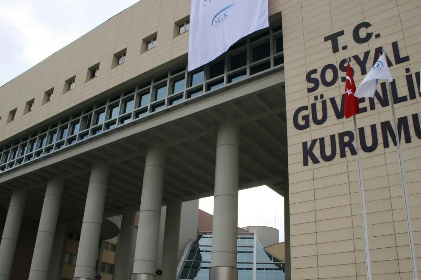 Sistem Altyapı Çalışması Nedeniyle SGK Hizmetlerine Erişim Sağlanamayacak