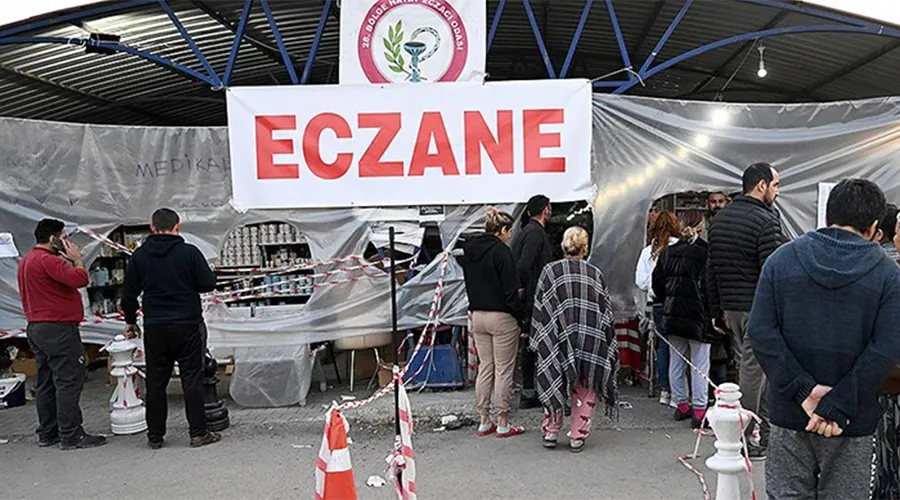 Deprem Bölgelerinde İlçe Dışı Eczane Nakline Ek Süre Getirildi